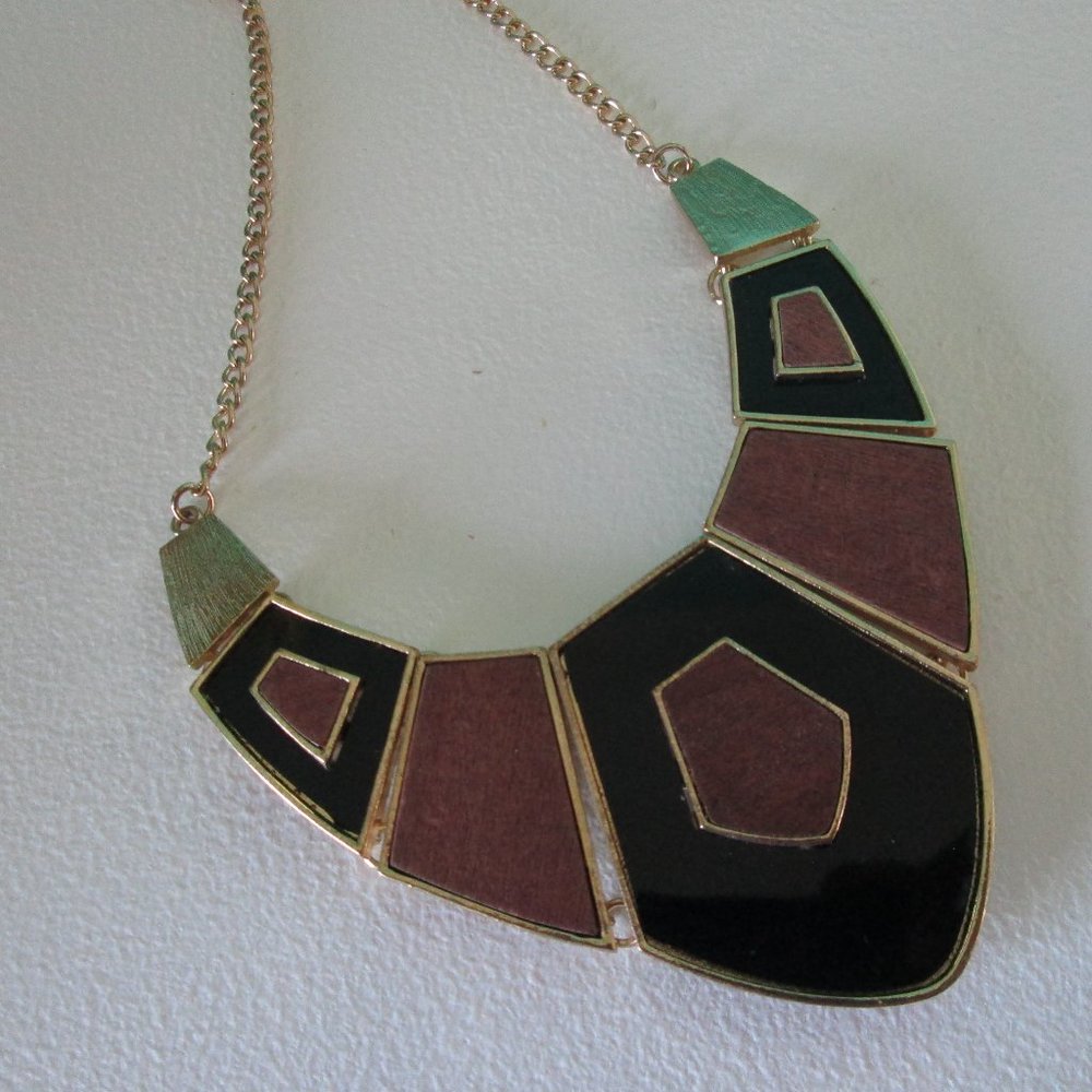 Necklce. - Picture 2 of 10